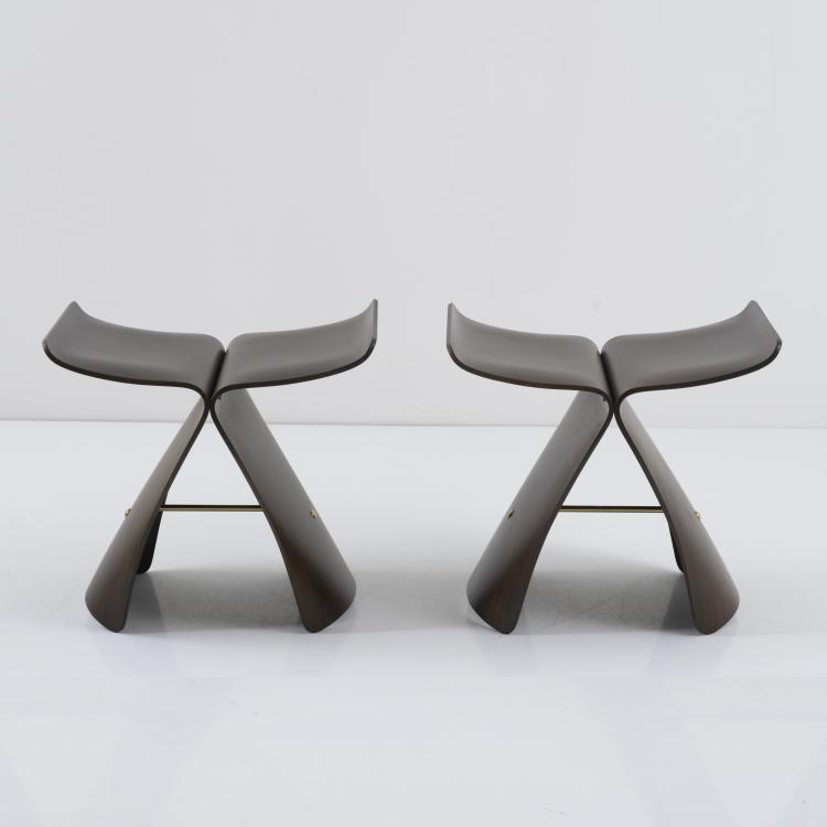 Bild 1 zu Objekt, Zwei Hocker 'Butterfly', 1956, Sori Yanagi, Vitra Design, Weil am Rhein, 158B 415