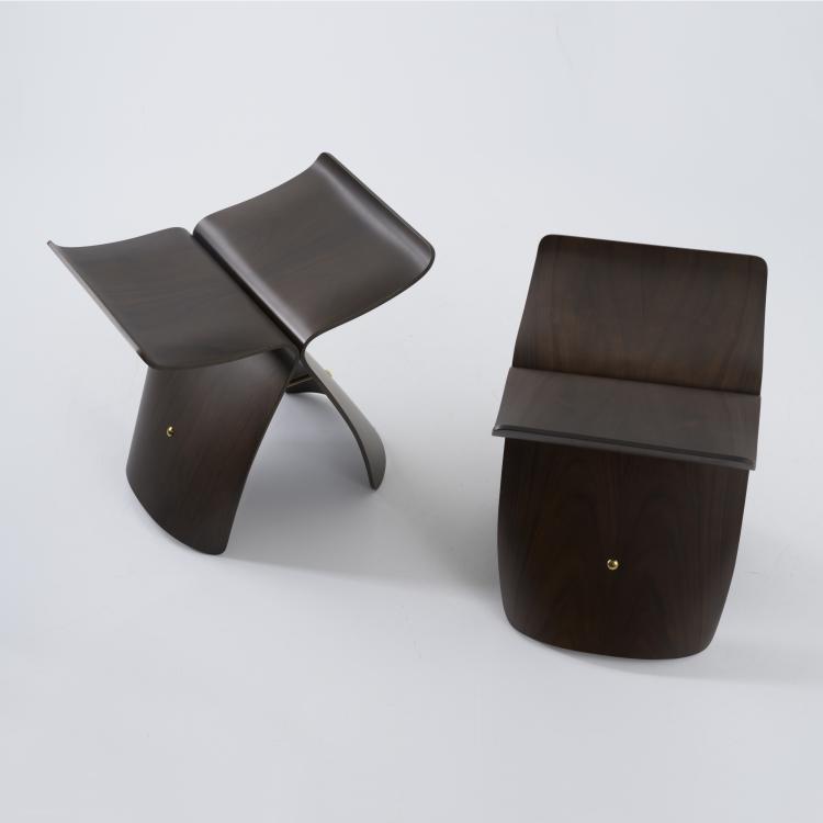 Bild 3 zu Objekt, Zwei Hocker 'Butterfly', 1956, Sori Yanagi, Vitra Design, Weil am Rhein, 158B 415