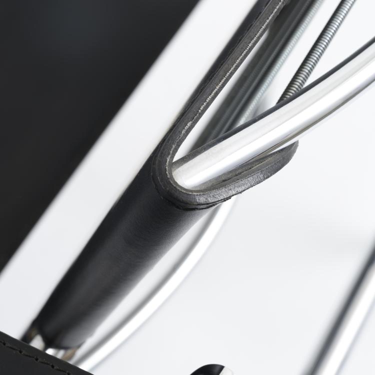 Bild 6 zu Objekt, 'LC 1' armchair, 1928, Pierre Jeanneret,Charlotte Perriand,Le Corbusier Charles-&Eacute;douard Jeanneret-Gris, Cassina, Mailand (zugeschrieben), 158B 348