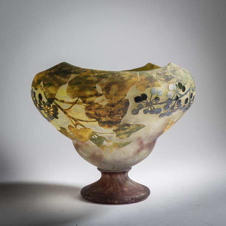 Bild 1 zu Objekt, 'Je meurs o&ugrave; je m'attache' footed bowl, c. 1910, Daum Fr&egrave;res, Nancy, 159B 132