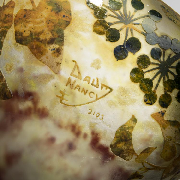 Bild 4 zu Objekt, 'Je meurs o&ugrave; je m'attache' footed bowl, c. 1910, Daum Fr&egrave;res, Nancy, 159B 132