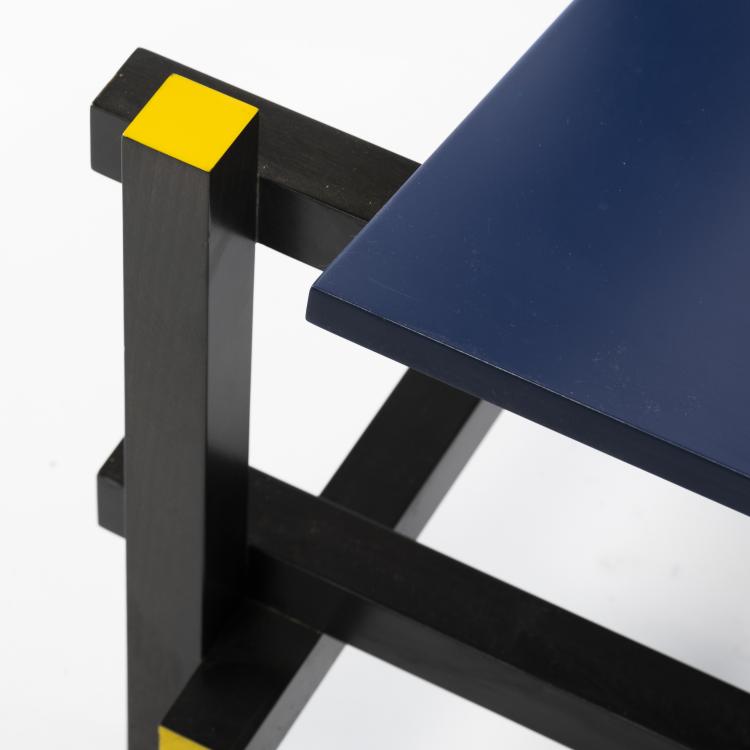 Bild 1 zu Objekt, 'Red and Blue' chair, 1918, Gerrit Rietveld, Cassina, Mailand (Reedition), 160B 178