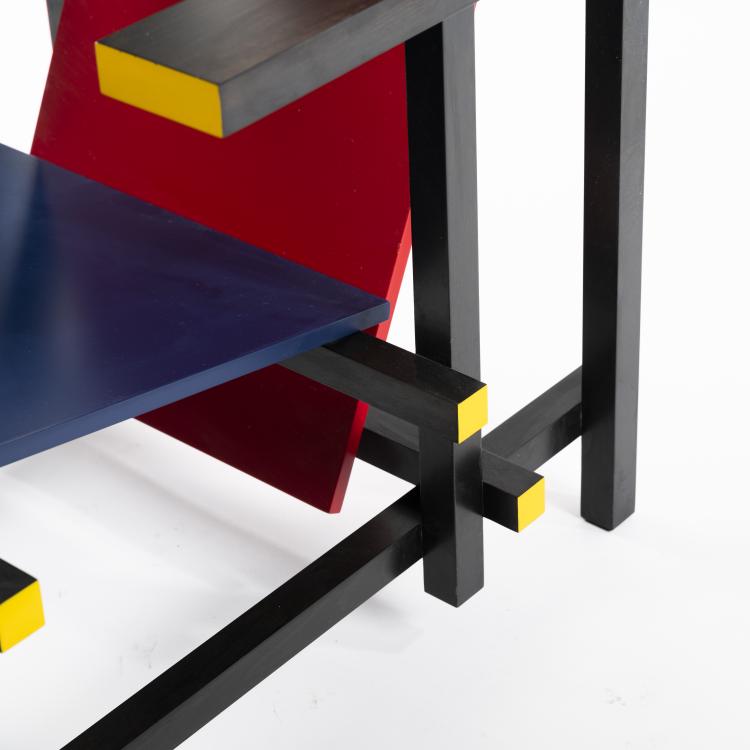 Bild 3 zu Objekt, 'Red and Blue' chair, 1918, Gerrit Rietveld, Cassina, Mailand (Reedition), 160B 178