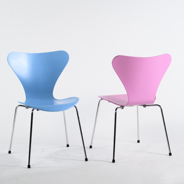 Bild 2 zu Objekt, 2 '3107' stacking chairs, 1955, Arne Jacobsen, Hansen, Fritz, Kopenhagen., 160B 239