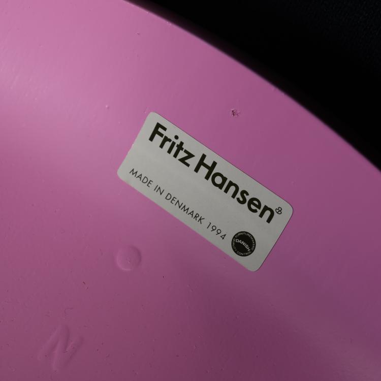 Bild 3 zu Objekt, 2 '3107' stacking chairs, 1955, Arne Jacobsen, Hansen, Fritz, Kopenhagen., 160B 239