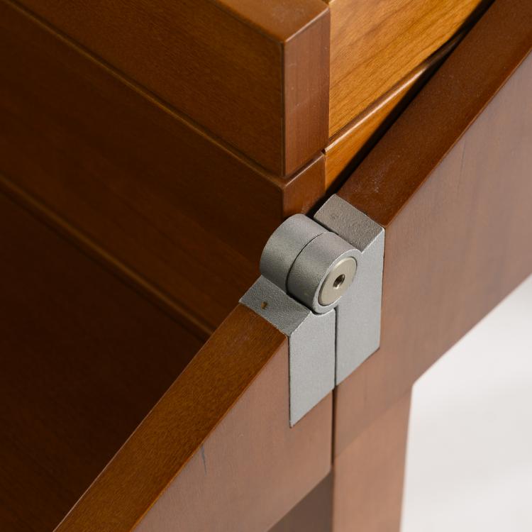 Bild 3 zu Objekt, Beistelltisch / N&auml;htisch, 1990er Jahre, Italien (zugeschrieben), 160B 384