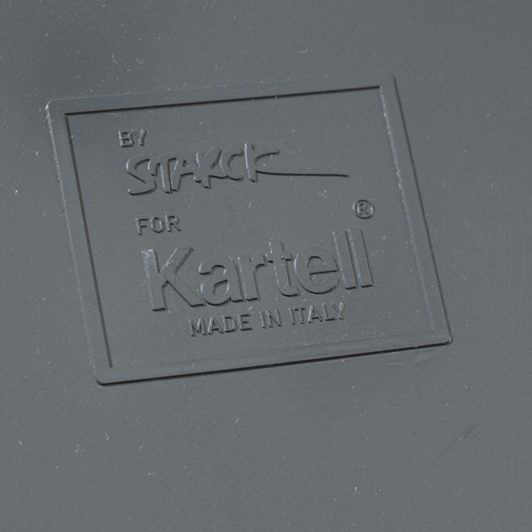 Bild 3 zu Objekt, Beistelltisch 'Attila' und Hocker 'Saint-Esprit', 1999, Philippe Starck, Kartell, Noviglio, 160B 439