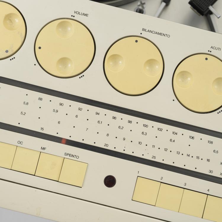 Bild 1 zu Objekt, Stereoanlage 'RR 130 - Totem', 1970, Mario Bellini, Brionvega, Mailand, 158A 224