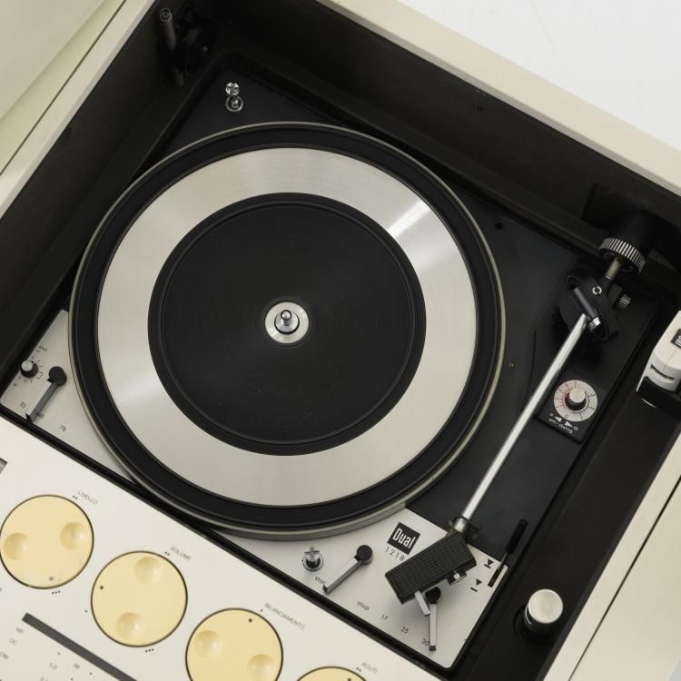 Bild 8 zu Objekt, Stereoanlage 'RR 130 - Totem', 1970, Mario Bellini, Brionvega, Mailand, 158A 224