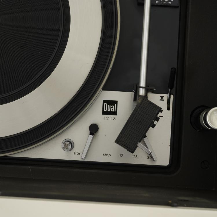 Bild 11 zu Objekt, Stereoanlage 'RR 130 - Totem', 1970, Mario Bellini, Brionvega, Mailand, 158A 224