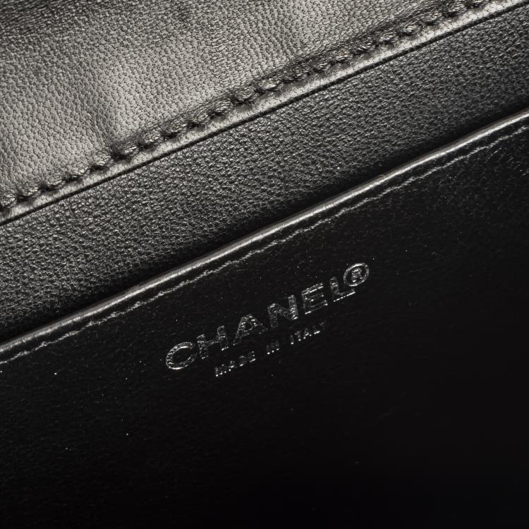 Bild 3 zu Objekt, Clutch 'Just a Drop of N&deg;5', 2001, Chanel, Paris, 160E 831