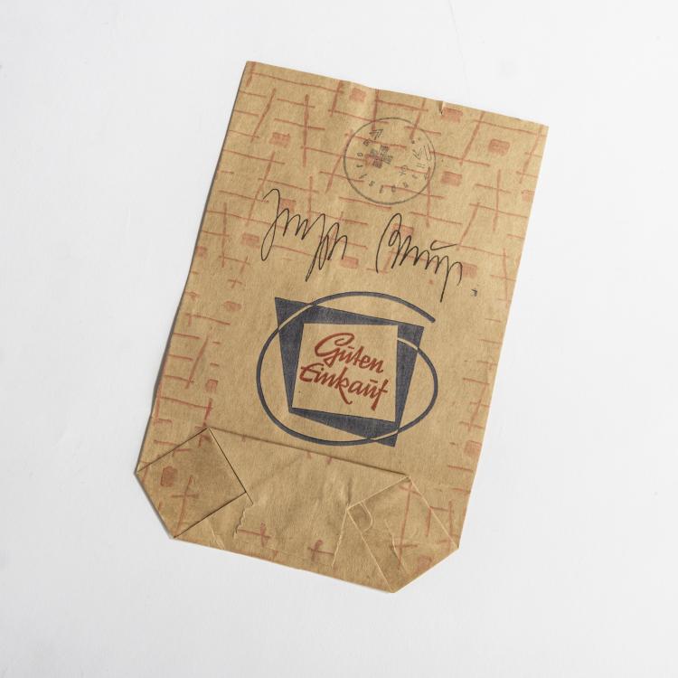 Bild 1 zu Objekt, DDR-T&uuml;te 'Guten Einkauf', 1977-80, Joseph Beuys, 160C 523