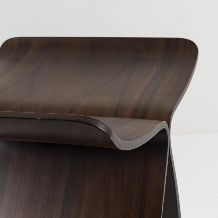 Bild 5 zu Objekt, Hocker 'Butterfly', 1954, Sori Yanagi, Vitra Design, Weil am Rhein, 163C 554