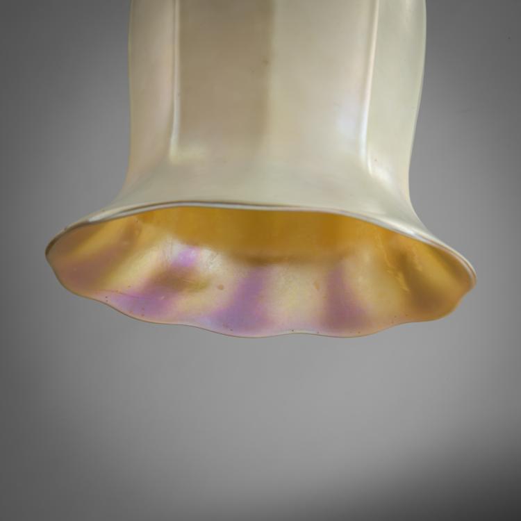 Bild 3 zu Objekt, Tischleuchte mit zwei Schirmen, um 1910-1915, Quezal Art Glass & Decorating Company, New York, 159B 333