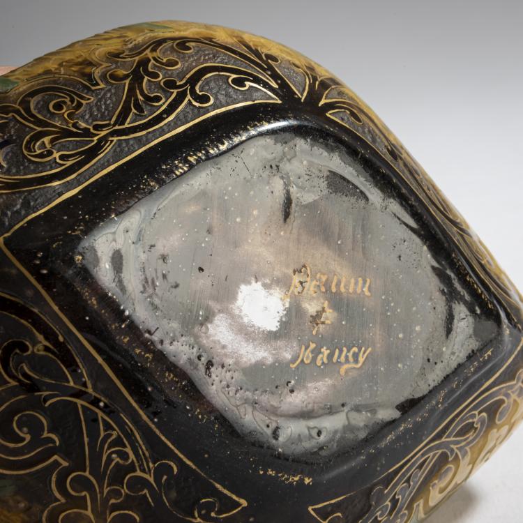 Bild 5 zu Objekt, Jardini&egrave;re 'Ophrys fuciflora, araign&eacute;e et mouche', 1906, Daum Fr&egrave;res, Nancy, 159B 116