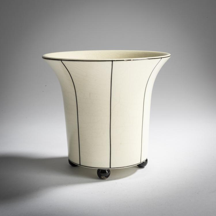 Bild 1 zu Objekt, 'Vase auf vier Kugelf&uuml;&szlig;en', um 1910, Michael Powolny, Vereinigte Wiener und Gmundner Keramik, 159C 556