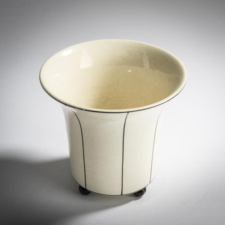 Bild 2 zu Objekt, 'Vase auf vier Kugelf&uuml;&szlig;en', um 1910, Michael Powolny, Vereinigte Wiener und Gmundner Keramik, 159C 556