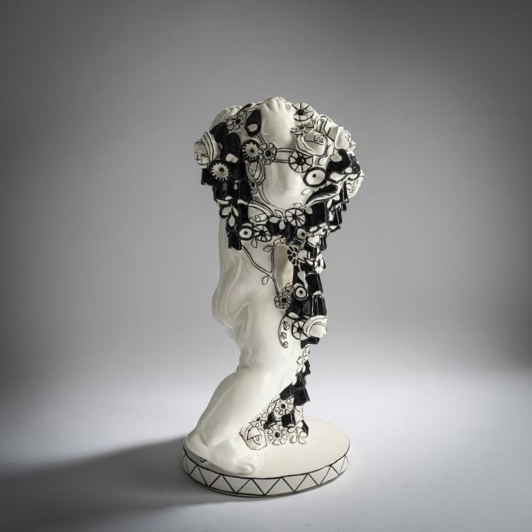 Bild 3 zu Objekt, Putto with Flowers (Spring), c. 1907, Michael Powolny, Gmundner Keramik, 159C 552