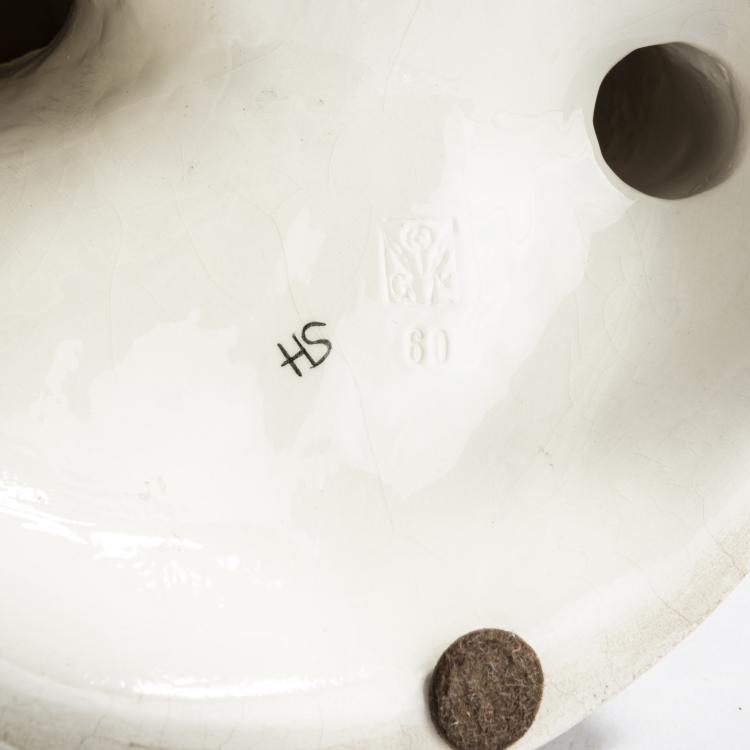 Bild 5 zu Objekt, Putto with Flowers (Spring), c. 1907, Michael Powolny, Gmundner Keramik, 159C 552