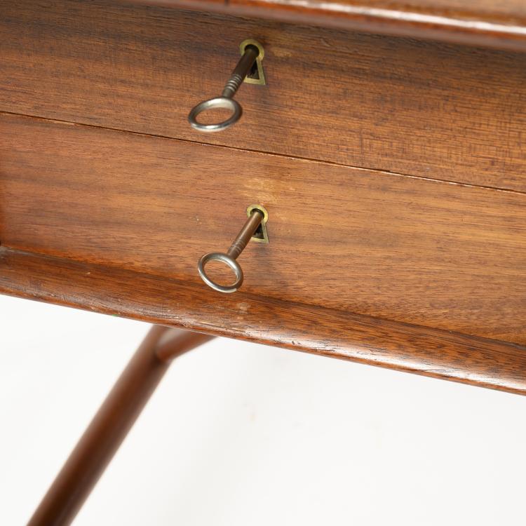 Bild 1 zu Objekt, Schreibtisch '310', um 1955, Peter Hvidt,Orla M&oslash;lgaard-Nielsen, S&ouml;borg M&ouml;bler, S&ouml;borg, 160A 128