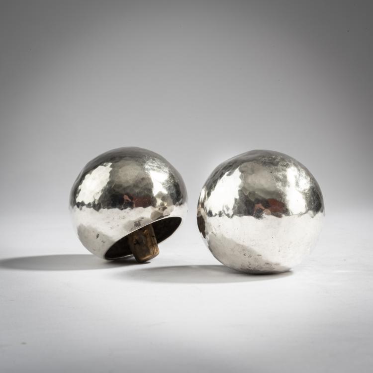 Bild 1 zu Objekt, 2 bottle crowns, c. 1910, Josef Hoffmann, Wiener Werkst&auml;tte, 160A 57