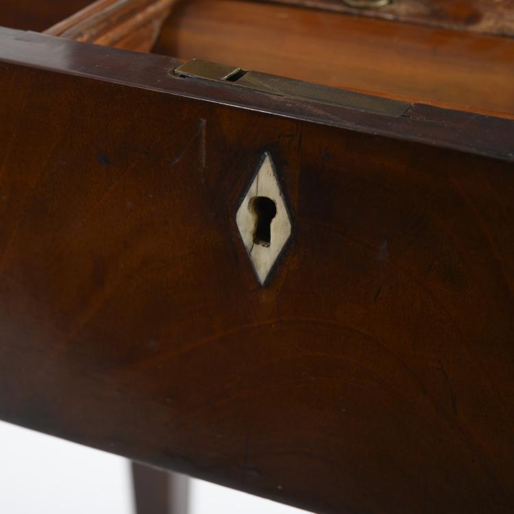 Bild 5 zu Objekt, Biedermeier-Handarbeitstisch, Deutschland, 159C 639