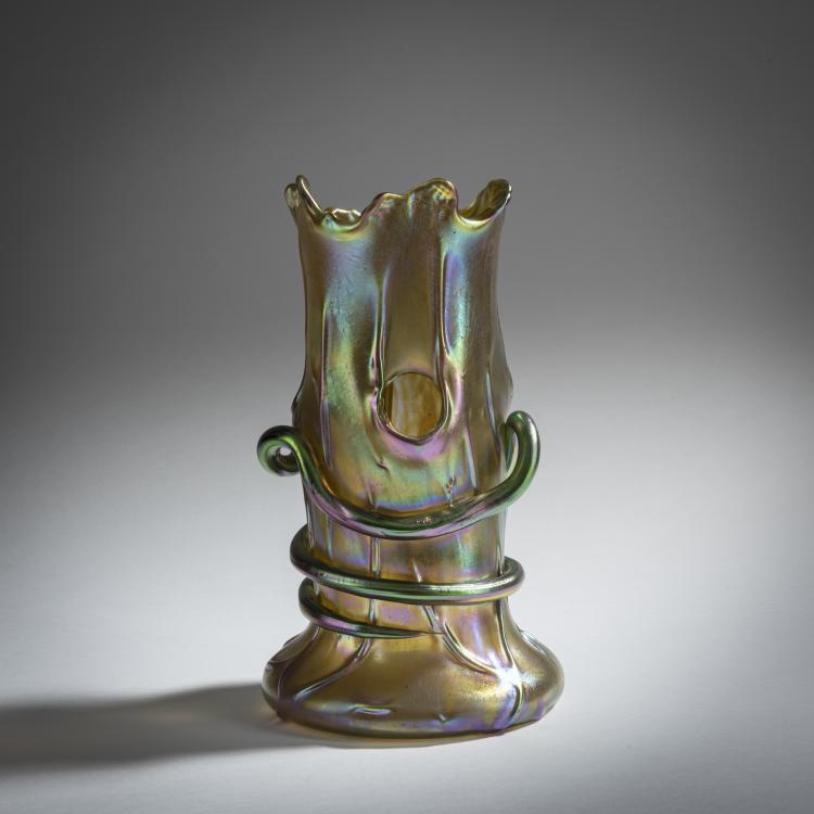 Bild 1 zu Objekt, 'Baumstammvase' mit Schlange, um 1902, L&ouml;tz Wwe., Klosterm&uuml;hle, 159B 314