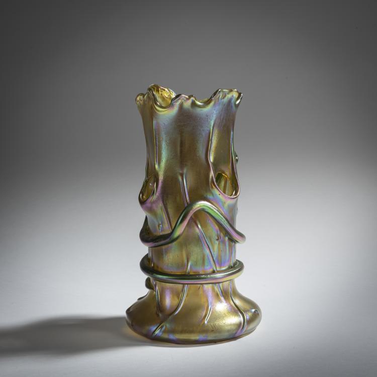 Bild 2 zu Objekt, 'Baumstammvase' mit Schlange, um 1902, L&ouml;tz Wwe., Klosterm&uuml;hle, 159B 314