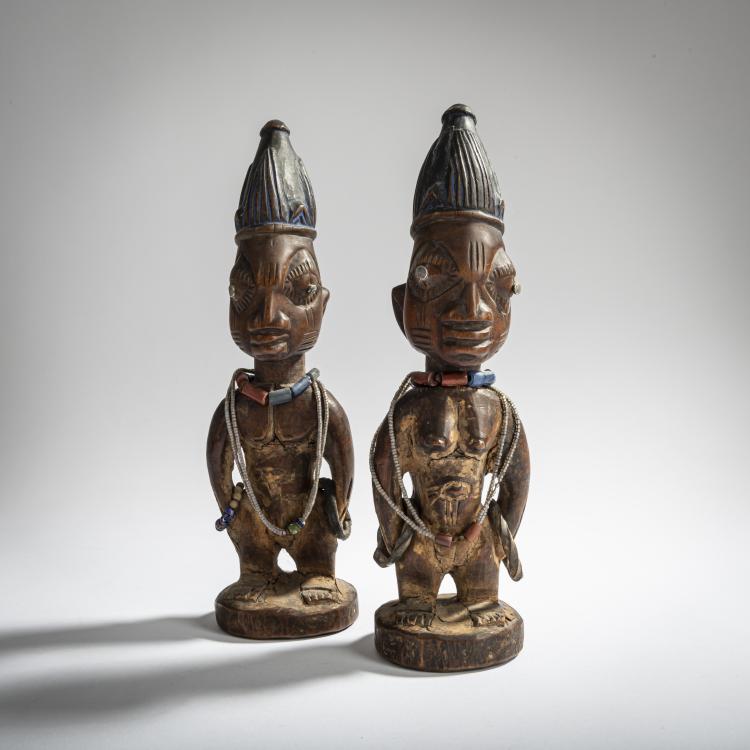 Bild 16 zu Objekt, Paar Zwillingsfiguren 'Ibedji' mit Kaurimuschel-Mantel, Yoruba, 160C 639