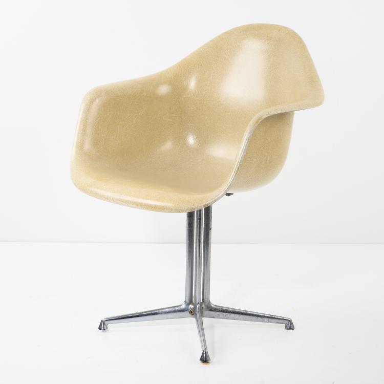 Hauptbild zu Objekt, 'Plastic Armchair' on 'LaFonda base', c. 1961, Charles Eames,Ray Eames, Miller, Herman, Zeeland oder Vitra Design, Weil am Rhein, 161C 633
