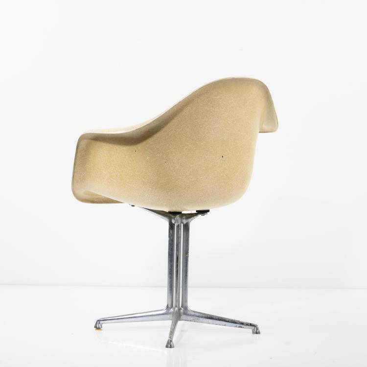 Bild 1 zu Objekt, 'Plastic Armchair' on 'LaFonda base', c. 1961, Charles Eames,Ray Eames, Miller, Herman, Zeeland oder Vitra Design, Weil am Rhein, 161C 633