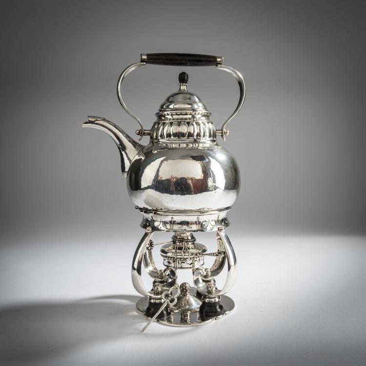Hauptbild zu Objekt, Hei&szlig;wasserkanne auf St&ouml;vchen, um 1915, Georg Jensen, Jensen, Georg, Kopenhagen, 159C 470