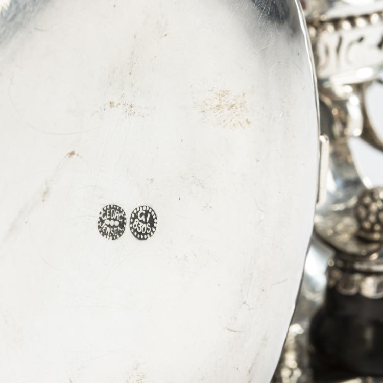 Bild 7 zu Objekt, Hei&szlig;wasserkanne auf St&ouml;vchen, um 1915, Georg Jensen, Jensen, Georg, Kopenhagen, 159C 470