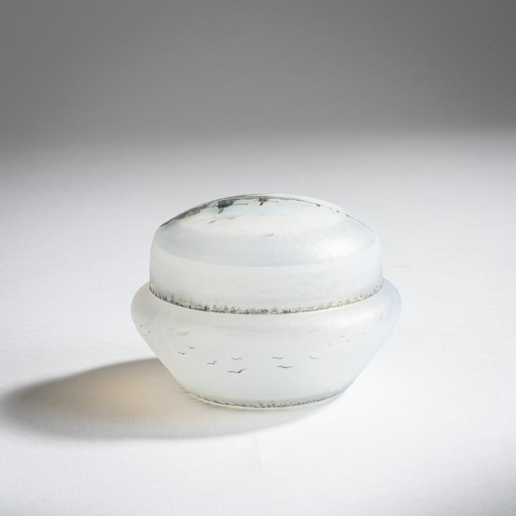 Bild 2 zu Objekt, Deckeldose 'Delft', um 1898, Daum Fr&egrave;res, Nancy, 159B 95