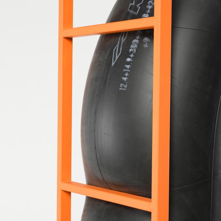 Bild 4 zu Objekt, 'Chambre A Air Poona' hose shelf, 1987/2021, Bohn, Judith, Atelier, K&ouml;ln; editionformform, K&ouml;ln, 160A 143