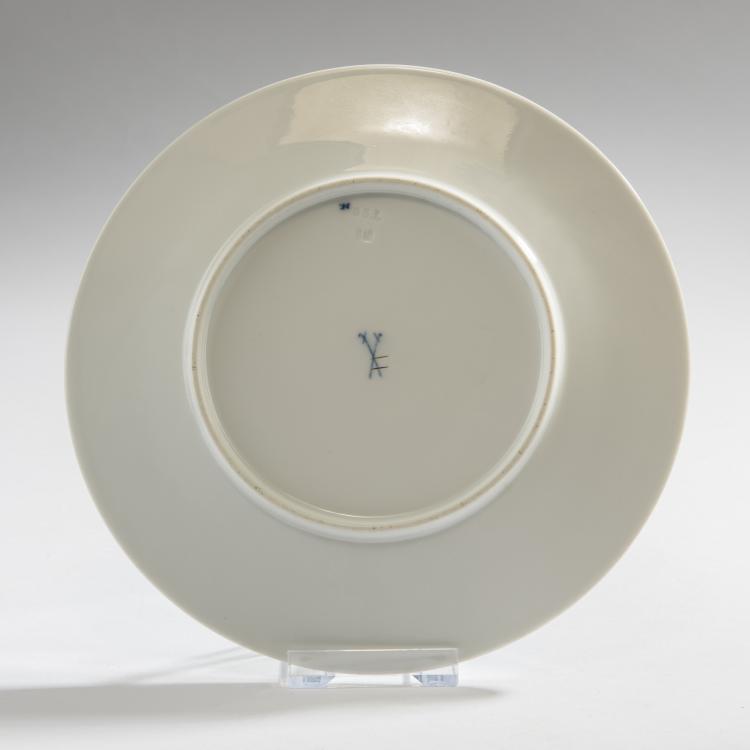 Bild 1 zu Objekt, 'Wing pattern' cake plate, 1901, Rudolf Hentschel, Meissen, KPM, 159C 515
