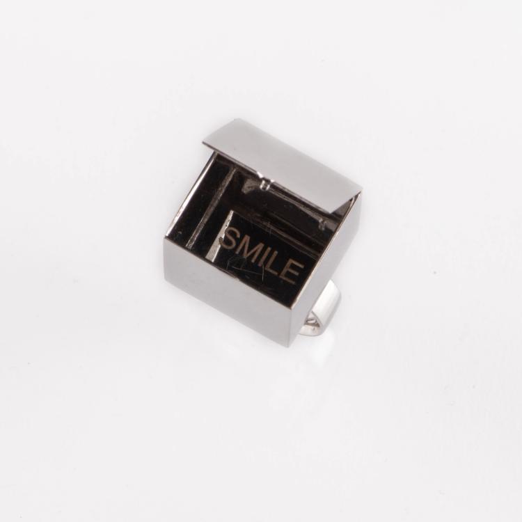 Bild 1 zu Objekt, 'Box of smile' ring, 2004, Yoko Ono, 160D 689