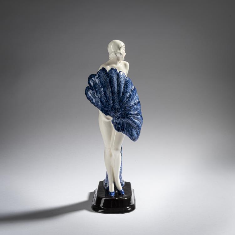 Hauptbild zu Objekt, 'F&auml;cher(dame)', um 1928/29, Stephan Dakon, Goldscheider, Wien, 161E 1226