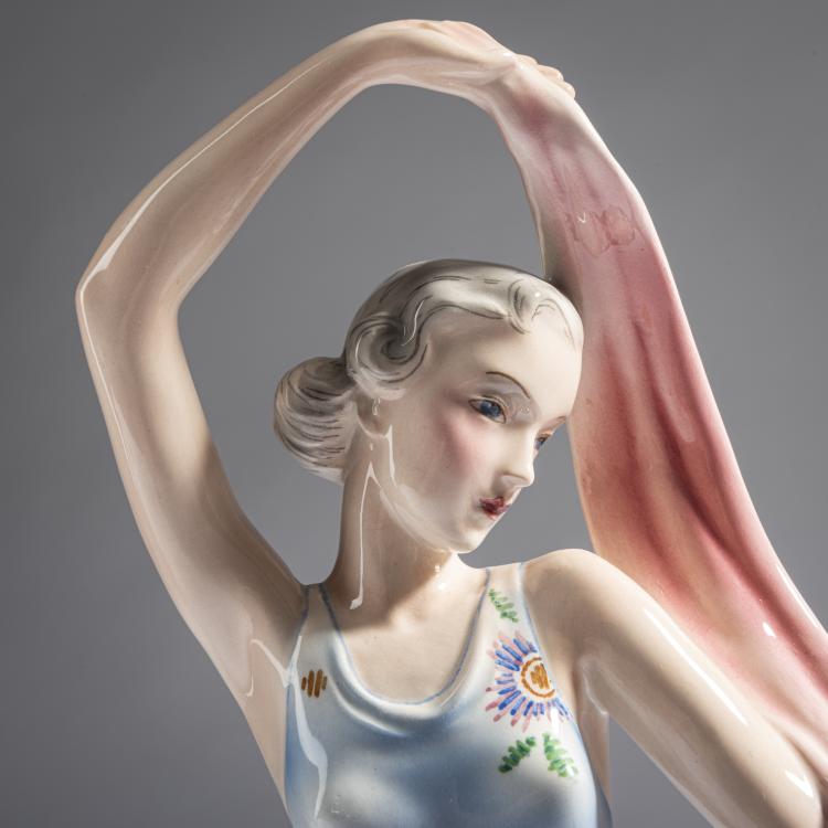 Bild 1 zu Objekt, 'Young lady in a summer dress, dancing with a scarf', c. 1939, Claire Herczeg-Weiss, Goldscheider, Wien, 161E 1235