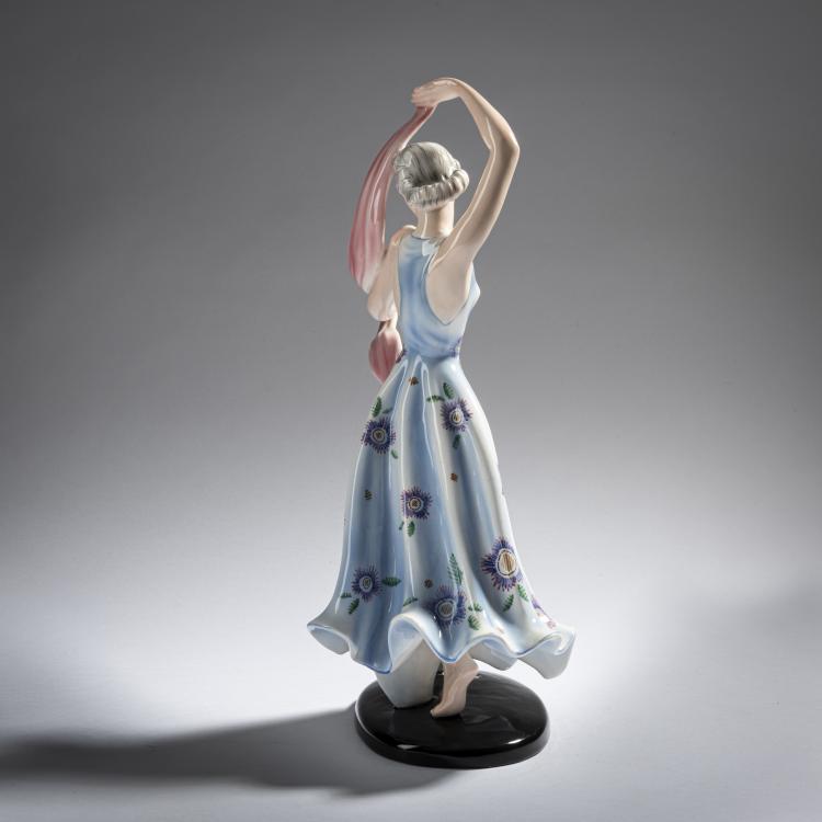 Bild 4 zu Objekt, 'Young lady in a summer dress, dancing with a scarf', c. 1939, Claire Herczeg-Weiss, Goldscheider, Wien, 161E 1235