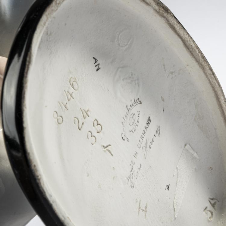 Bild 6 zu Objekt, 'Young lady in a summer dress, dancing with a scarf', c. 1939, Claire Herczeg-Weiss, Goldscheider, Wien, 161E 1235