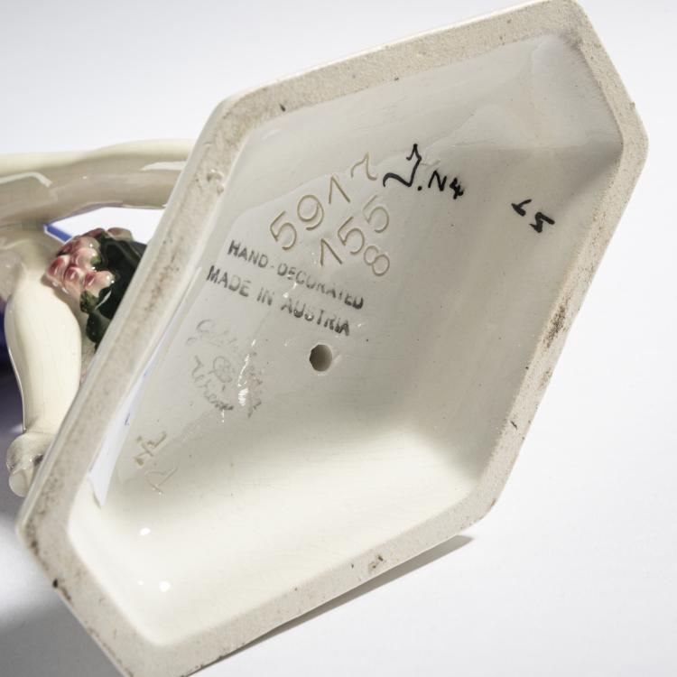 Bild 4 zu Objekt, 'Schreitende T&auml;nzerin im Schmetterlingskost&uuml;m', um 1929, Josef Lorenzl, Goldscheider, Wien, 161E 1230