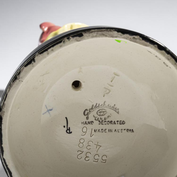 Bild 5 zu Objekt, 'Stehende Pierette mit Maske', um 1925, Stephan Dakon, Goldscheider, Wien, 161E 1220