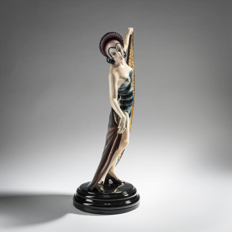 Bild 1 zu Objekt, 'T&auml;nzerin mit Kopfputz und gro&szlig;em Schal', um 1925, Josef Lorenzl, Goldscheider, Wien, 161E 1221