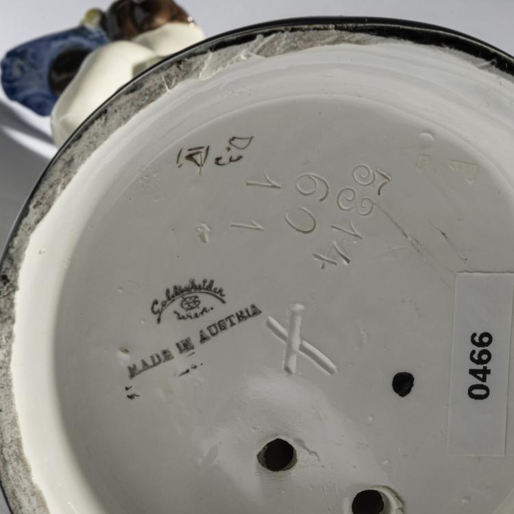 Bild 5 zu Objekt, 'Stehende T&auml;nzerin mit Kopfputz', um 1924, Wilhelm Thomasch, Goldscheider, Wien, 161E 1219