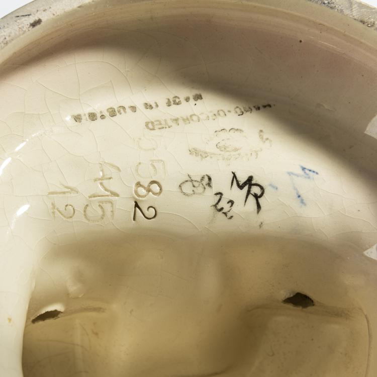 Bild 6 zu Objekt, 'Sitzende T&auml;nzerin im Schmetterlingskleid', um 1926, Josef Lorenzl, Goldscheider, Wien, 161E 1223