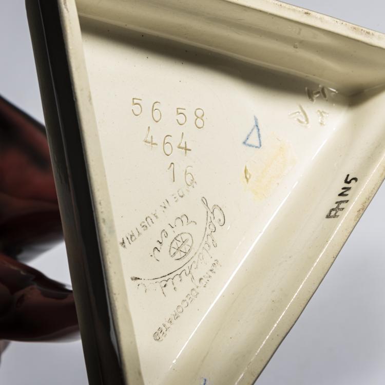 Bild 5 zu Objekt, 'Tricorne', c. 1927, Stephan Dakon, Goldscheider, Wien, 161E 1224