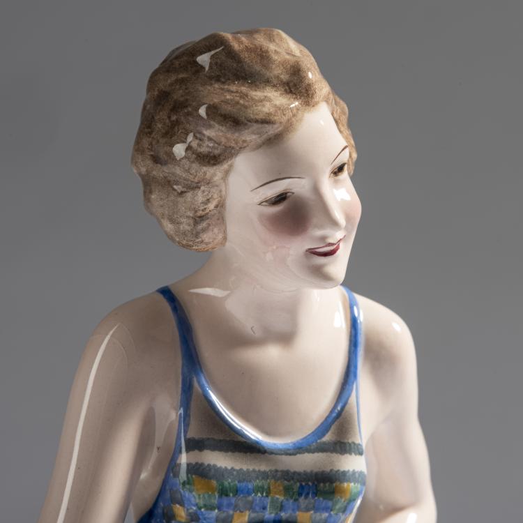 Bild 1 zu Objekt, 'Stehende junge Dame, an eine Reling gelehnt', um 1933, Stephan Dakon, Goldscheider, Wien, 161E 1233