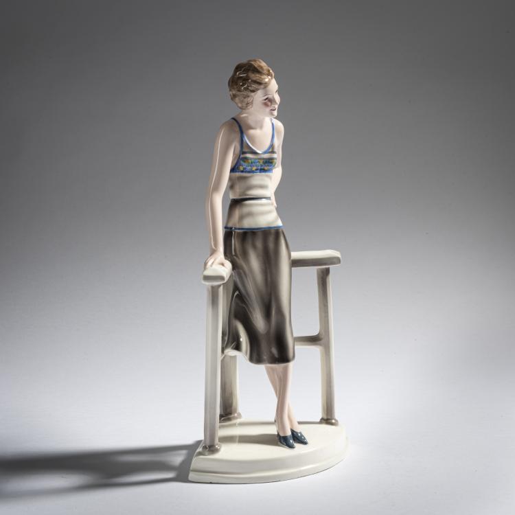 Bild 2 zu Objekt, 'Stehende junge Dame, an eine Reling gelehnt', um 1933, Stephan Dakon, Goldscheider, Wien, 161E 1233