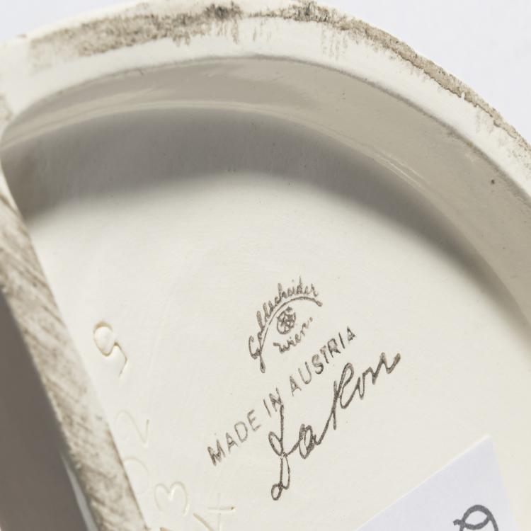 Bild 5 zu Objekt, 'Stehende junge Dame, an eine Reling gelehnt', um 1933, Stephan Dakon, Goldscheider, Wien, 161E 1233